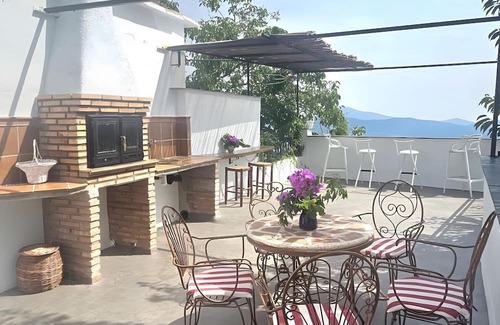Pitres Apartamento | Apartment 'Chaparra Pitres Apart Ferreirola' with Mountain Views, Shared Pool and Wi-Fi