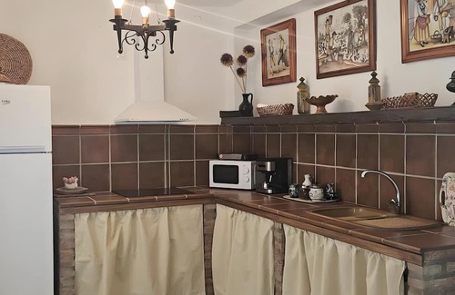 Pitres Apartamento | Apartment 'Chaparra Pitres Apart Ferreirola' with Mountain Views, Shared Pool and Wi-Fi