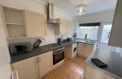 Hull Casa | Cheap & Cosy 2-Bed Home Near Hull City Centre