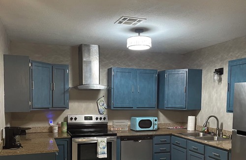 Woodward Casa | Charming 3-bedroom Chicken Cottage