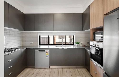 Sunnybank Hills Apartamento | Modern 5BD Family & Friends Home | Sunnybank