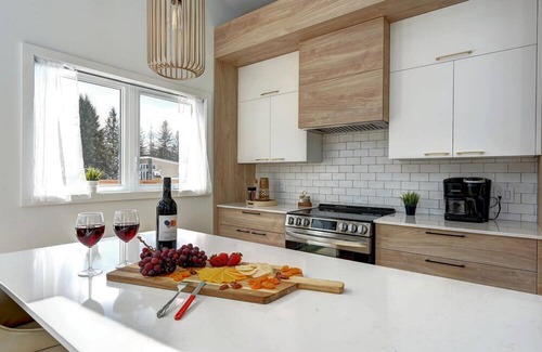 Riviere-Rouge Casa | Twin Cottages by the River - Corpo & Events