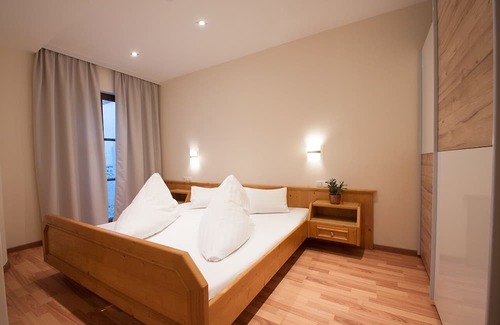 Prutz Apartamento | Zirbenwohnung Haus Rose: The cozy family and pet vacation apartment.