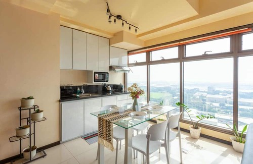 Pasay Condominio | 32G Bayview Executive, Radiance Manila Bay