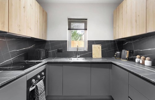Grove Green Apartamento | Cosy 3 bedroom London House with Garden & 2 bathrooms