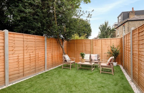 Grove Green Apartamento | Cosy 3 bedroom London House with Garden & 2 bathrooms