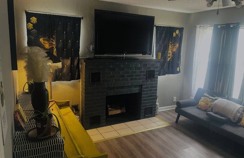 Woodward Casa | Beehive Honeycomb pet friendly