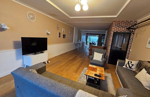 Lormont Casa | Charming family house with large terrace