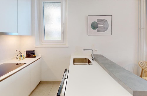 Lausanne Apartamento | Bright & Airy 1-Bedroom Apartment with 2 Bathrooms - Lausanne City Centre