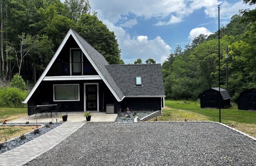 Beeson Cabina | Your own cabin in Southern WV on 65 acres close to golf, skiing, ATV, and more!