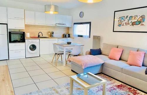 La Gare Apartamento | BEAUTIFUL APARTMENT NEAR CV, FULLY EQUIPPED FOR 4 PEOPLE, PARKING, ELEVATOR, BALCONY