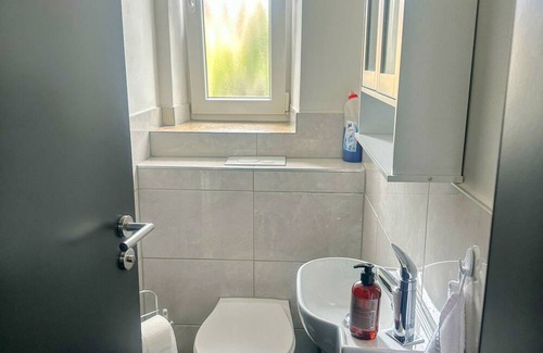 Rangierbahnhof-Siedlung Cama Y Desayuno | single room with shared bathroom