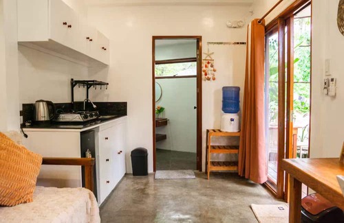 Catangnan Apartamento | The Garden Room - Comfy apartment with workspace