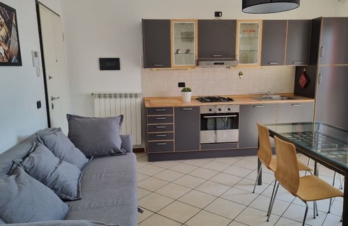 Gallarate Apartamento | Cozy one-bedroom apartment with large balcony 10 minutes from Milan Malpensa. WiFi.