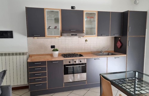 Gallarate Apartamento | Cozy one-bedroom apartment with large balcony 10 minutes from Milan Malpensa. WiFi.