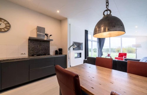 Gasthuis Villa | Ravenbosch Royaal - Bath, Fireplace & Cottage