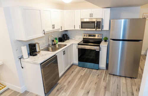 Dieppe Casa | Luxury One Bedroom Private Apartment