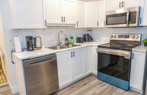 Dieppe Casa | Luxury One Bedroom Private Apartment