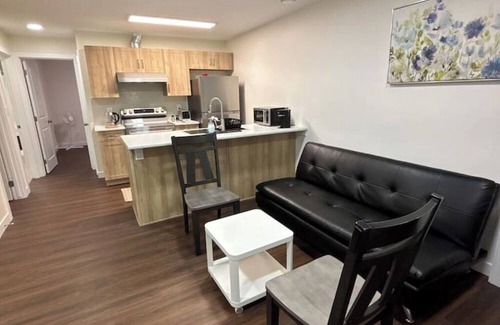 Southeast Edmonton Casa | Modern 2-Bedroom Basement Suite | Pet-Friendly | Prime Central Location