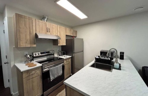 Southeast Edmonton Casa | Modern 2-Bedroom Basement Suite | Pet-Friendly | Prime Central Location