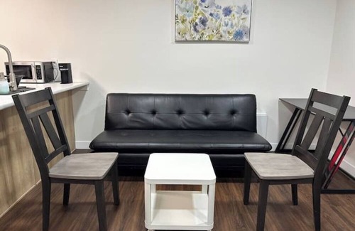Southeast Edmonton Casa | Modern 2-Bedroom Basement Suite | Pet-Friendly | Prime Central Location