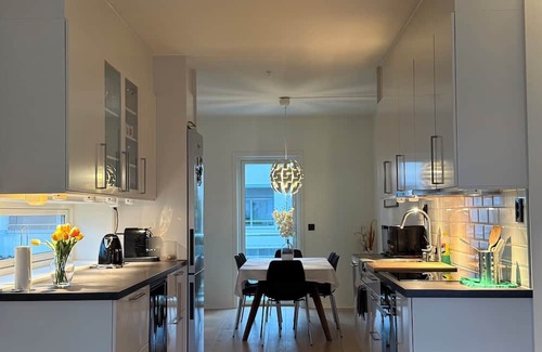 Fornebu Apartamento | Delightful 2-bedroom apartment next to sea at Fornebu