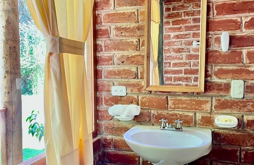 Banos de Agua Santa Cabina | Munay Wasi by Hospedaje Punztan 1-bedroom cabin in Baños de Agua Santa