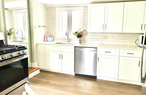 Newton Upper Falls Apartamento | 1br Private Apartment Efficiency Unit Renovated Bathroom Kitchen