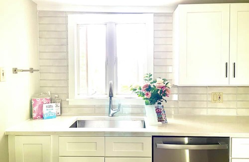 Newton Upper Falls Apartamento | 1br Private Apartment Efficiency Unit Renovated Bathroom Kitchen