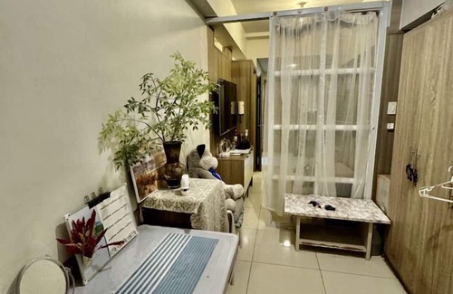 Pasay Condominio | Levi & Moon's Home with pool