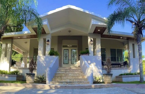 Santa Cruz Villa | Big Mansion Metro Area