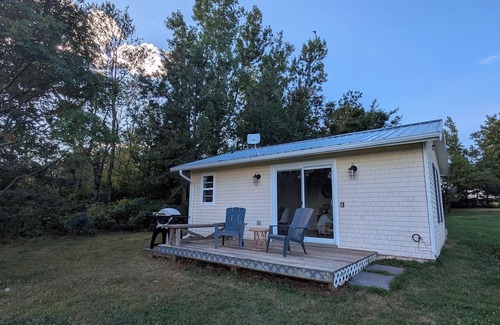 Cymbria Cabina | The Marigold Guesthouse (w/Hottub)