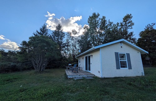 Cymbria Cabina | The Marigold Guesthouse (w/Hottub)
