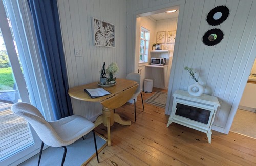 Cymbria Cabina | The Marigold Guesthouse (w/Hottub)