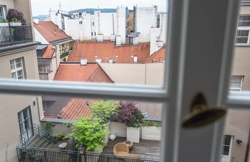 Josefov Apartamento | Palace Dlouha Old Town apt with terrace & parking