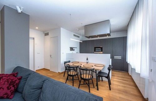 Josefov Apartamento | Palace Dlouha Old Town apt with terrace & parking