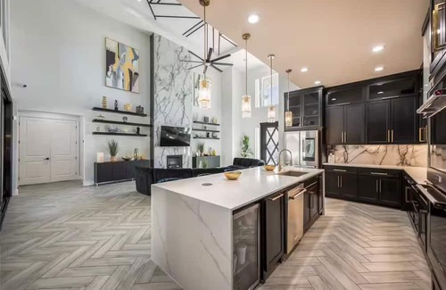 Hull Casa | Modern Luxe Oasis with Pool