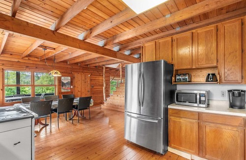 Baker Chalet De Esquí | Fire Pit, Large Yard, Dog Friendly near Lost River