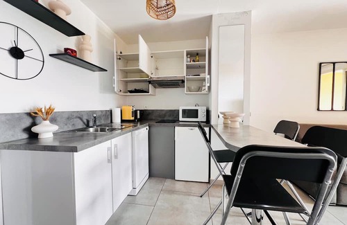 Plage de la Garonnette Apartamento | Vrbo Property