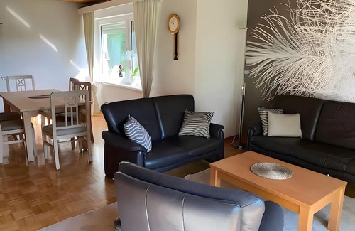 Bad Emstal Apartamento | Apartment 'Ferienwohnung Wartehof' with Shared Garden and Wi-Fi