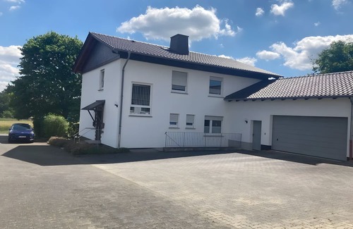 Bad Emstal Apartamento | Apartment 'Ferienwohnung Wartehof' with Shared Garden and Wi-Fi
