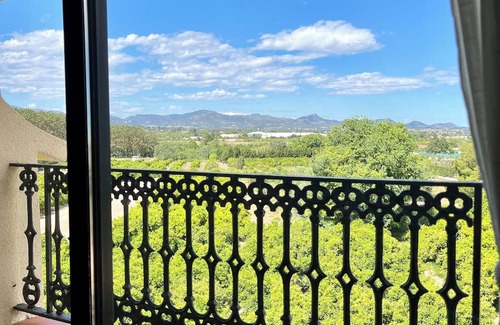 Betera Apartamento | Bright boutique apartment 5 min from the subway