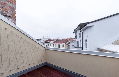 Vinohrady Apartamento | Stylish Attic Retreat near Rieger Gardens