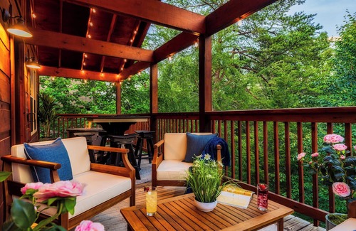Pigeon Forge Chalet De Esquí | CHALET~ indoor private POOL~Arcades~PIZZA oven~ESPRESSO~2 Kings~nSauna~Pkwy2mins