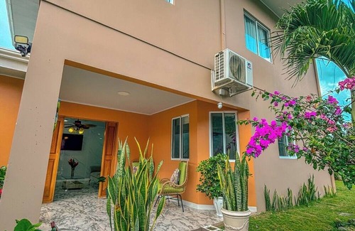 El Cerro Casa | Vacation Home with Pool Quepos