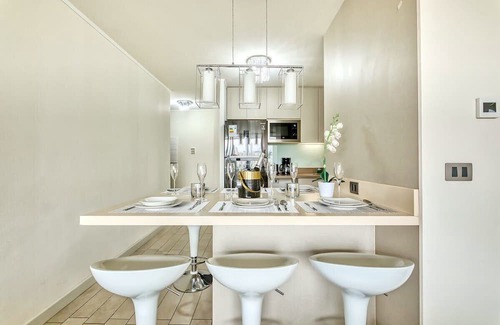 Santiago Apartamento | Luxury Silver 3D Parking & Wifi