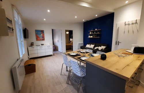 Bellerive-sur-Allier Casa | Charming detached house with swimming pool, set in lush greenery on the banks of the Allier.