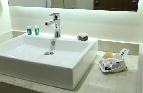 Tlaxcala Hotel | Comfortable room with king size bed in the heart of downtown Tlaxcala.