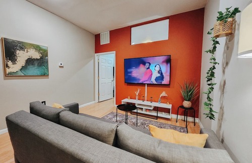 Chinatown Apartamento | Convention/3 King Beds/Jet Shower/65" TV