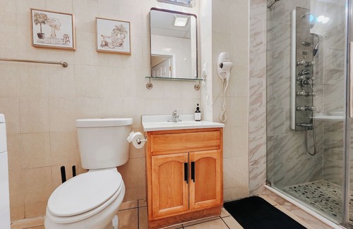 Chinatown Apartamento | Convention/3 King Beds/Jet Shower/65" TV